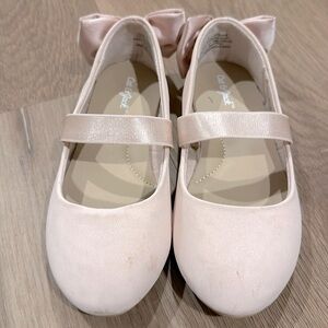 Cat & Jack size 9 toddler girl ballet shoes with bow on back